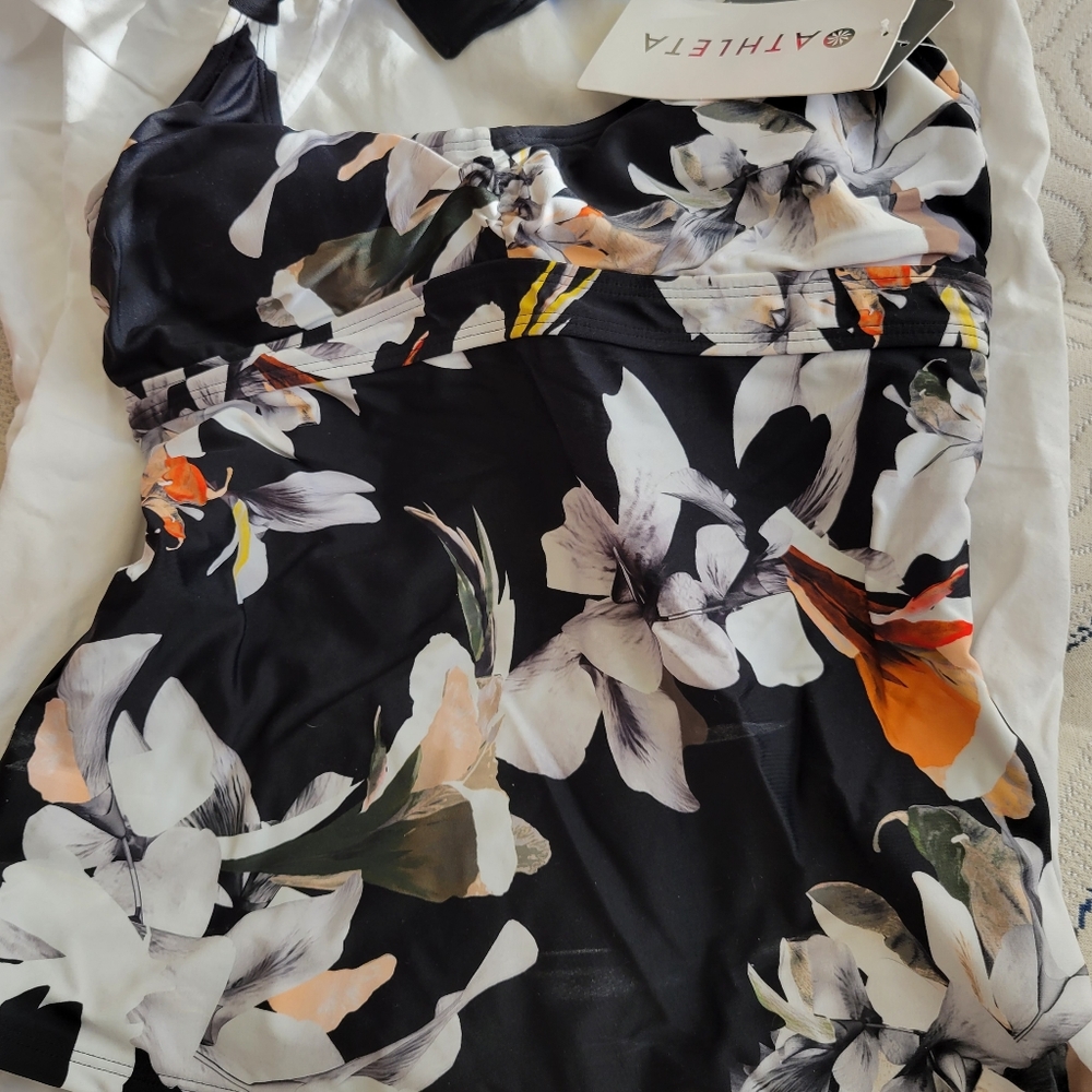 Athleta bathing suit top- NWT